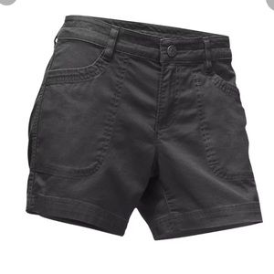 NWT North Face Cliffside Short